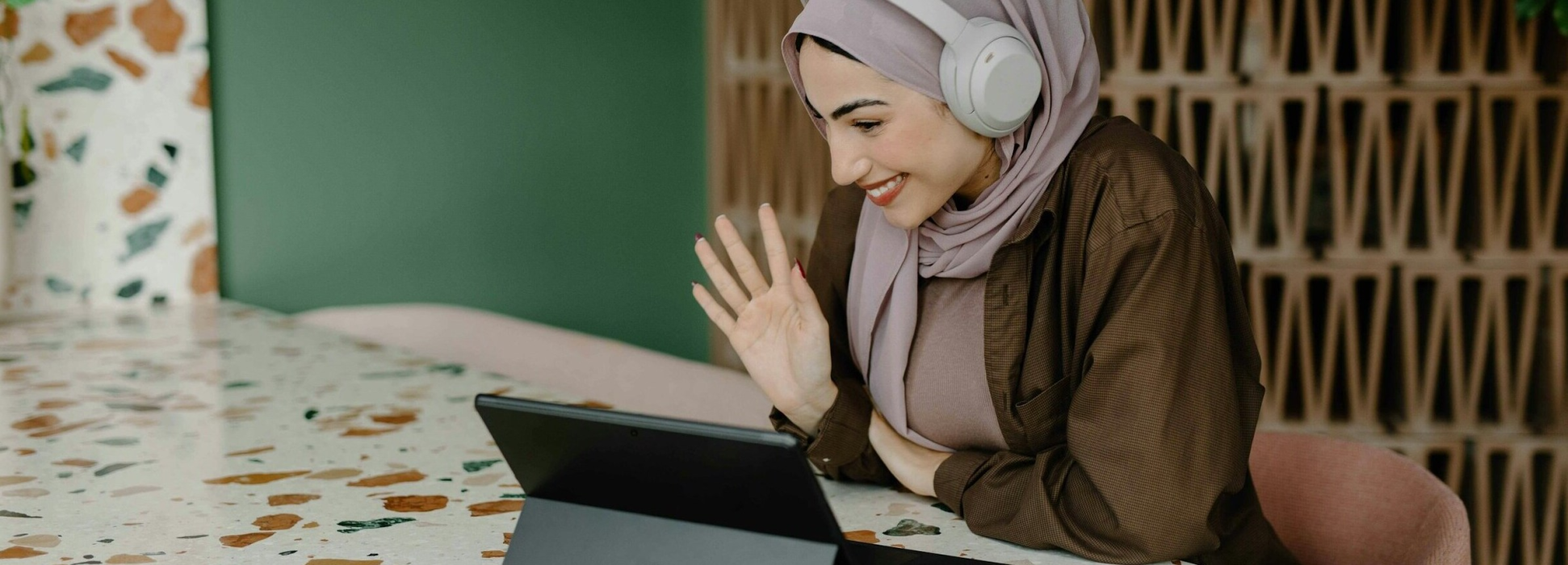 منصة تقدم تعليمًا متطورًا عالي الجودة وفرص تدريب متقدّمة لتنمية المهارات وبناء المستقبل للمتعلمين والباحثين عن تطوير مهاراتهم في الأردن